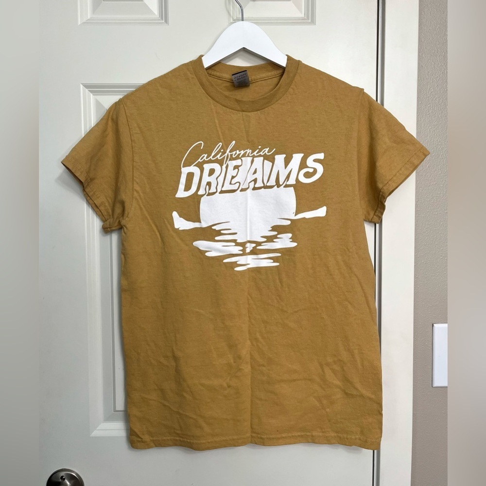 Gildan ‘California Dreams’ Tee NWOT